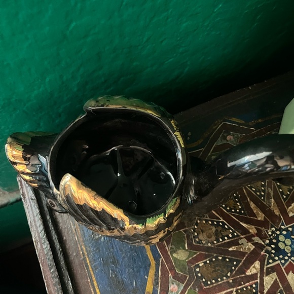 Vintage mid century 50s Bisque Co. 22 KT Black and Gold Swan vase - Picture 3 of 5